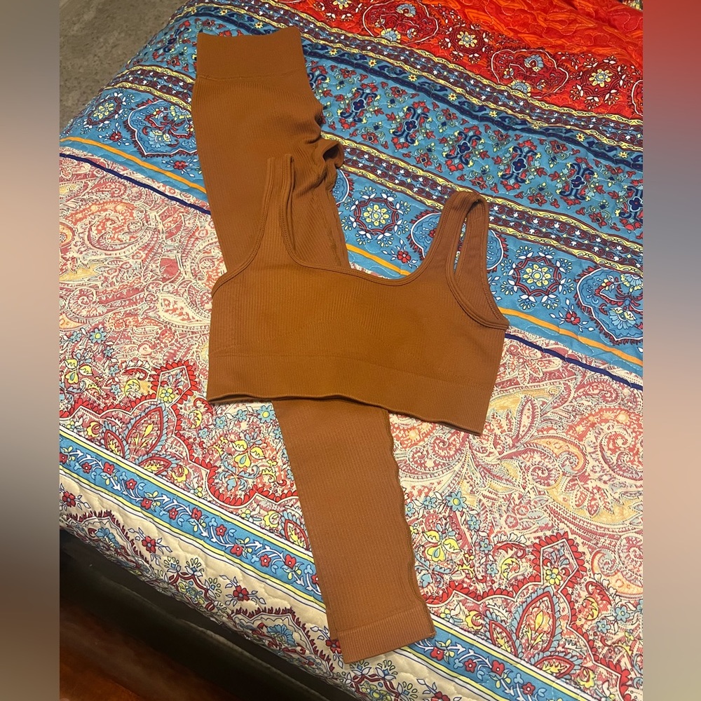 Halara leggings and sports bra coord set ribbed material XS